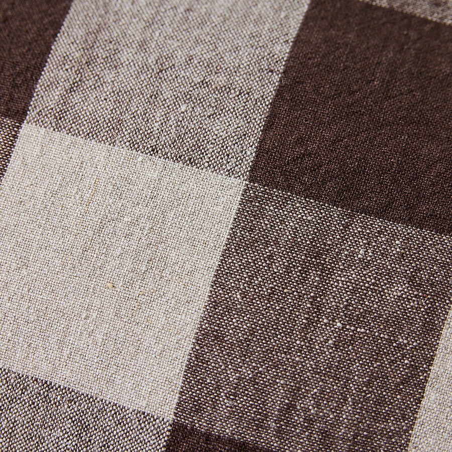 Coussin à carreaux brun