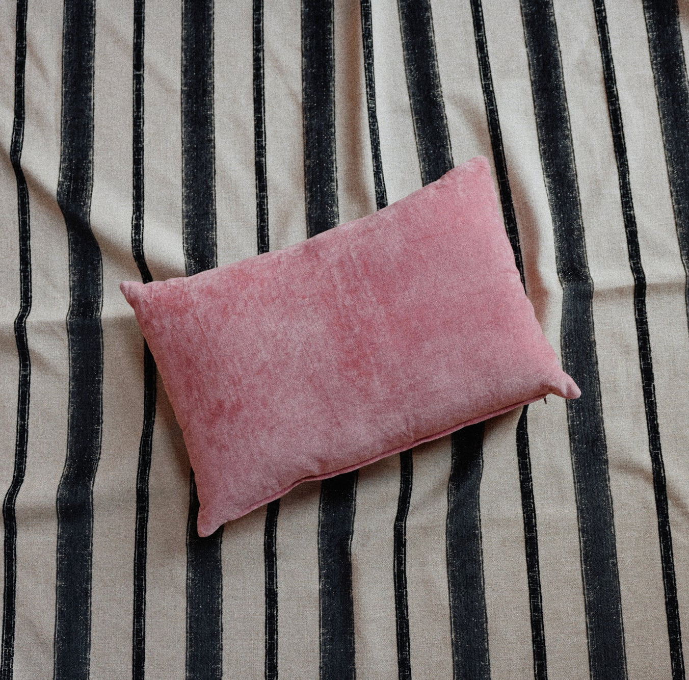 Coussin velours rose