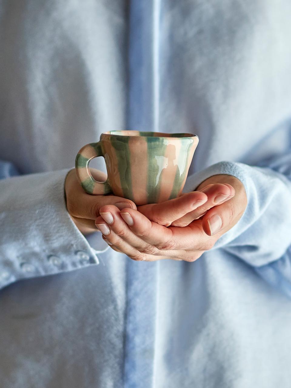 Tasse à rayures bleu et rose